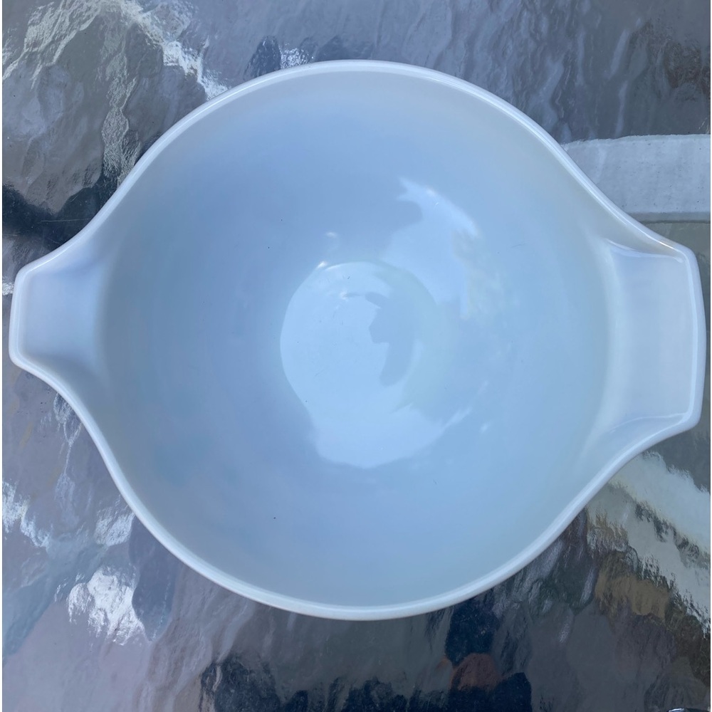 Vintage Pyrex American Pattern Spout and Handle Ovenware Serving Bowl - Picture 2 of 10